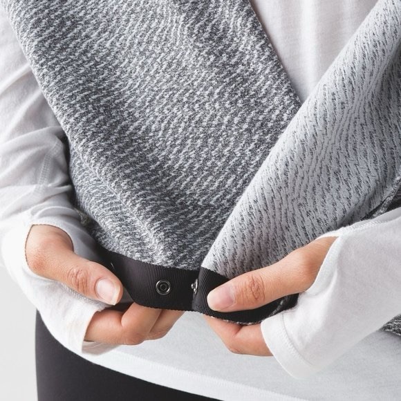 Lululemon Vinyasa Scarf Wrap gray white heathered color snap buttons one size - Picture 3 of 9